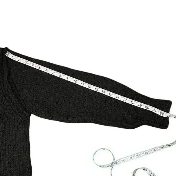 Topshop Knitted Crew with Raglan and Exposed Seam Sweater Black Size Medium NWOT - Picture 8 of 10